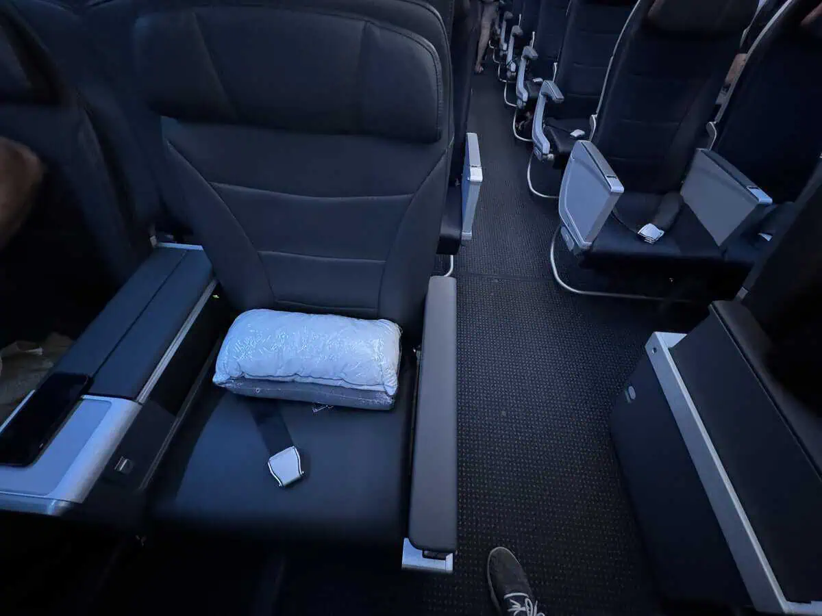 Review: American Airlines A321neo First Class ANC-DFW | Where Is Randell?
