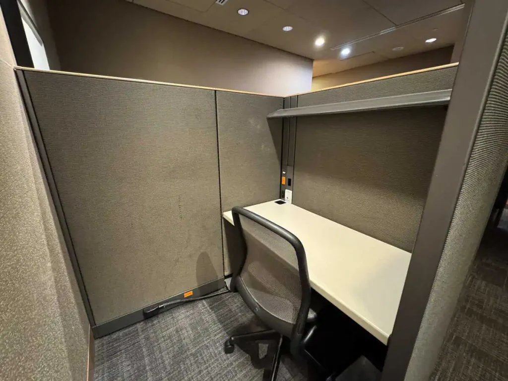 Admirals Club DFW Terminal B Workspace