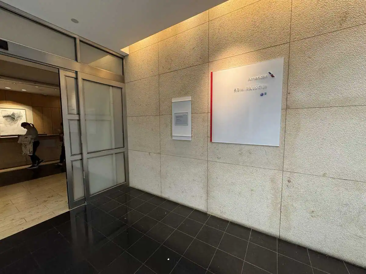 Admirals Club DFW Terminal B Front Entrance