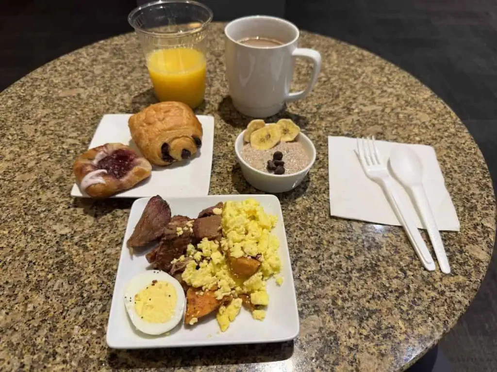 Admirals Club DFW Terminal B My Food