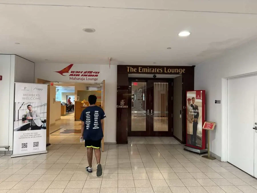 Lounges-Majaraja-00-Entrance