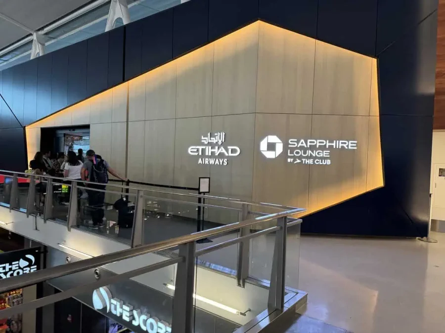 Lounges-Sapphire-00-Entrance