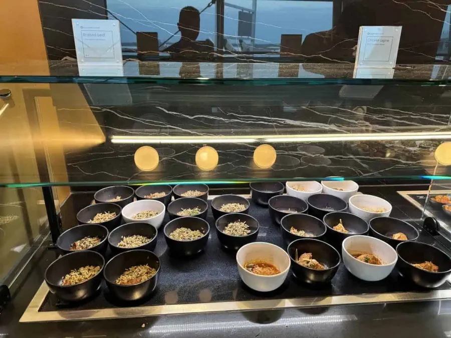 Lounges-Sapphire-02-Food-01-Hot Food