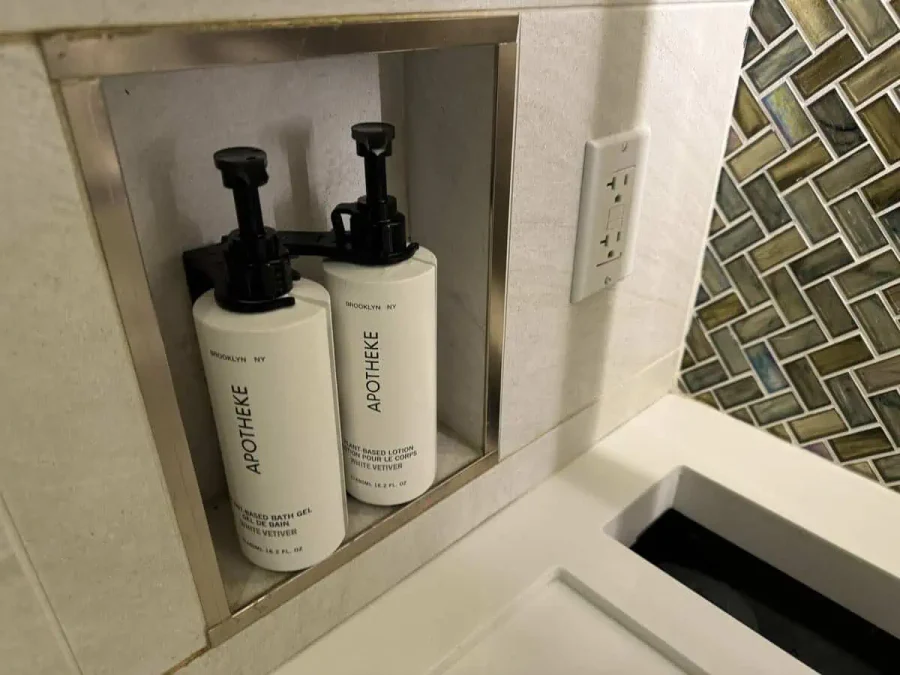 Lounges-Sapphire-04-Restroom-Soaps