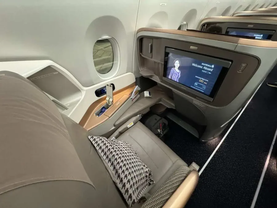 SQ 23 Seat-02-Overall