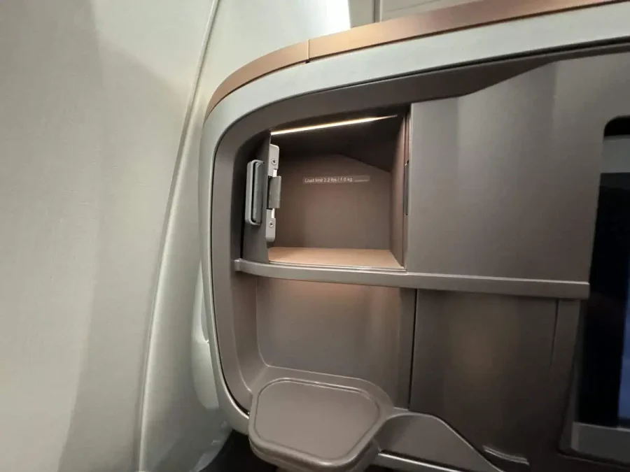 SQ 23 Seat-04-Storage