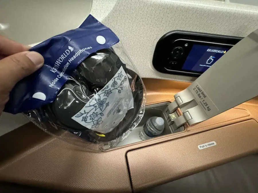 SQ 23 Seat-05-Headphones Storage