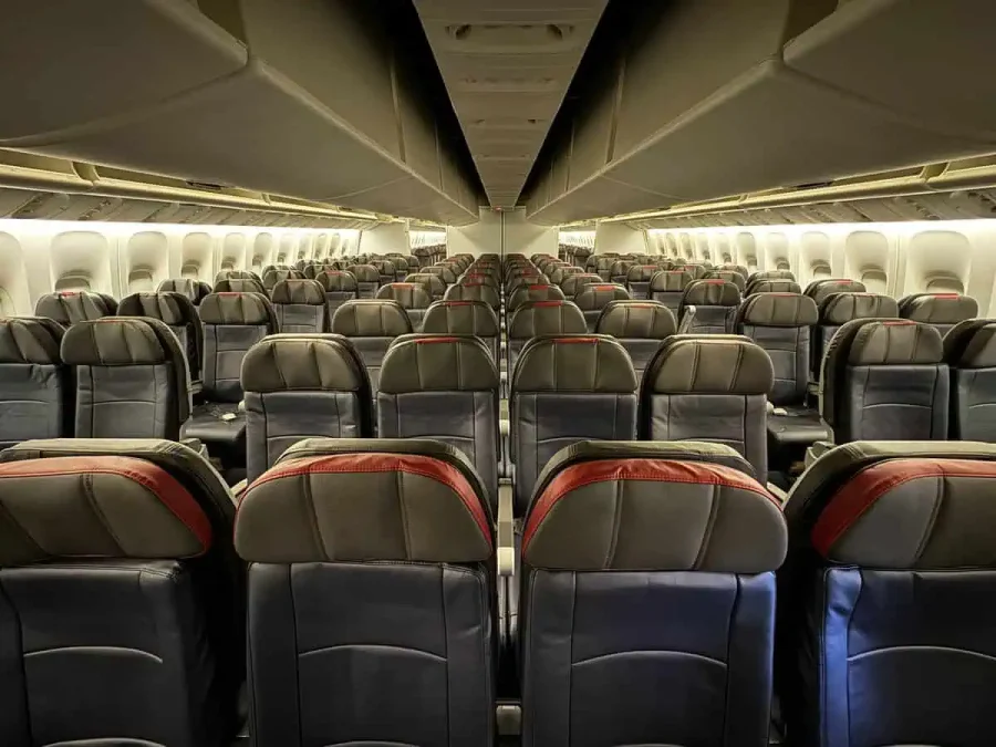 AA B777-300_Cabin-01_Overall Facing Aft