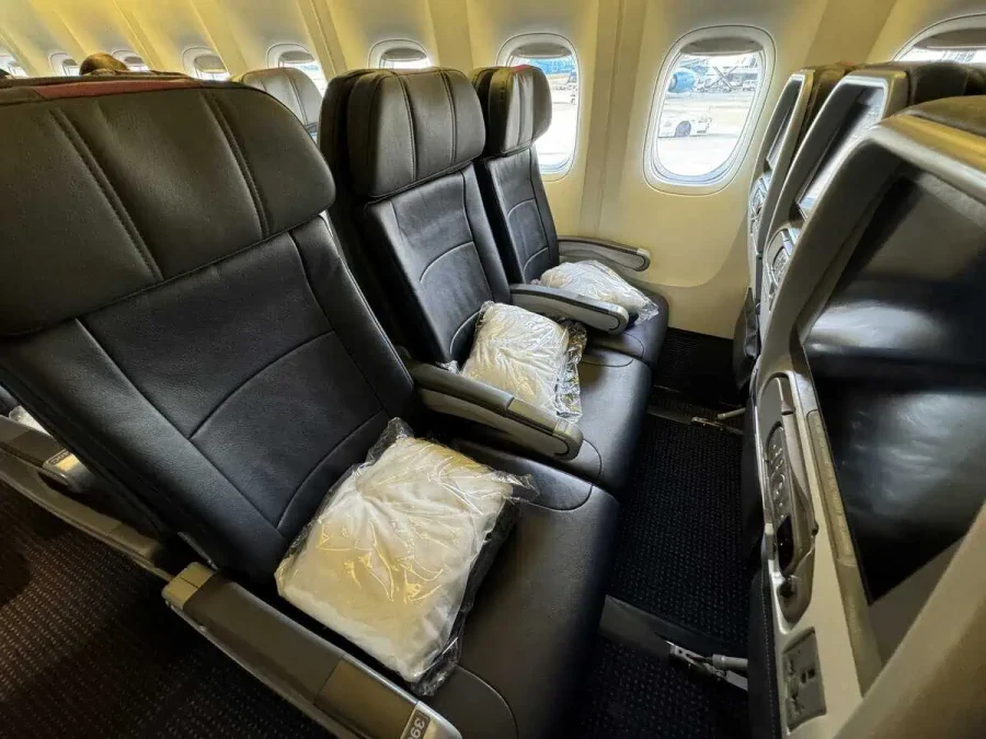 AA B777-300_Main Cabin Seat-01