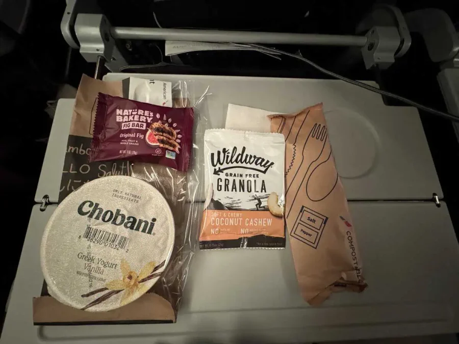 AA_B777-200_Main Cabin_Meal_03-Prearrival Meal