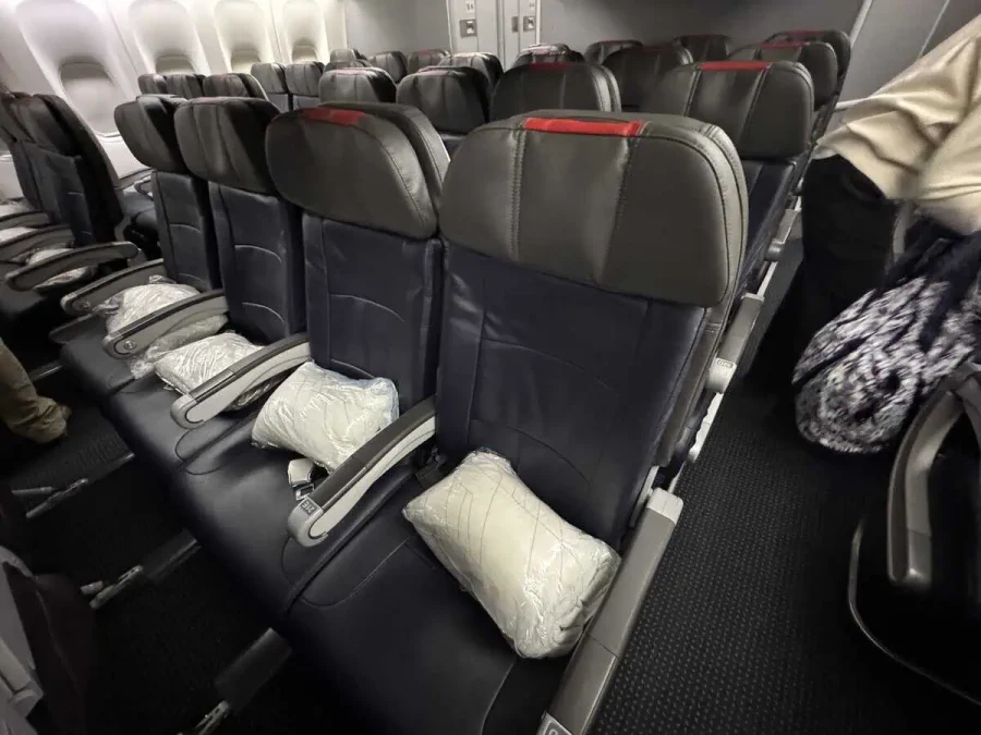 AA_B777-200_Main Cabin_Seat_01