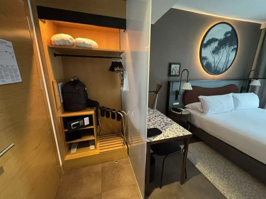 The Spring House_King Superior Room_02-Closet