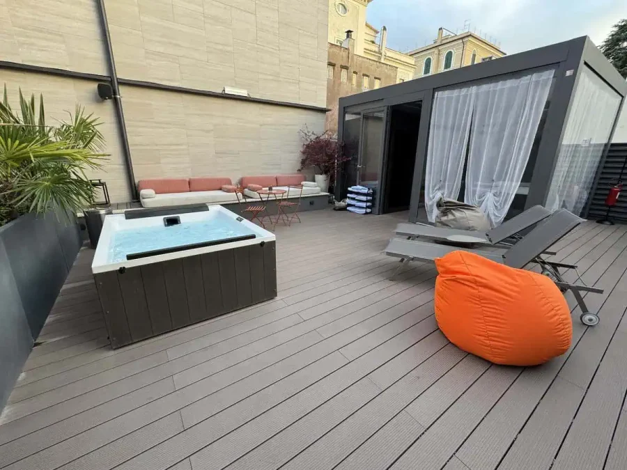 The Spring House_Outdoor Area_03-Hot Tub