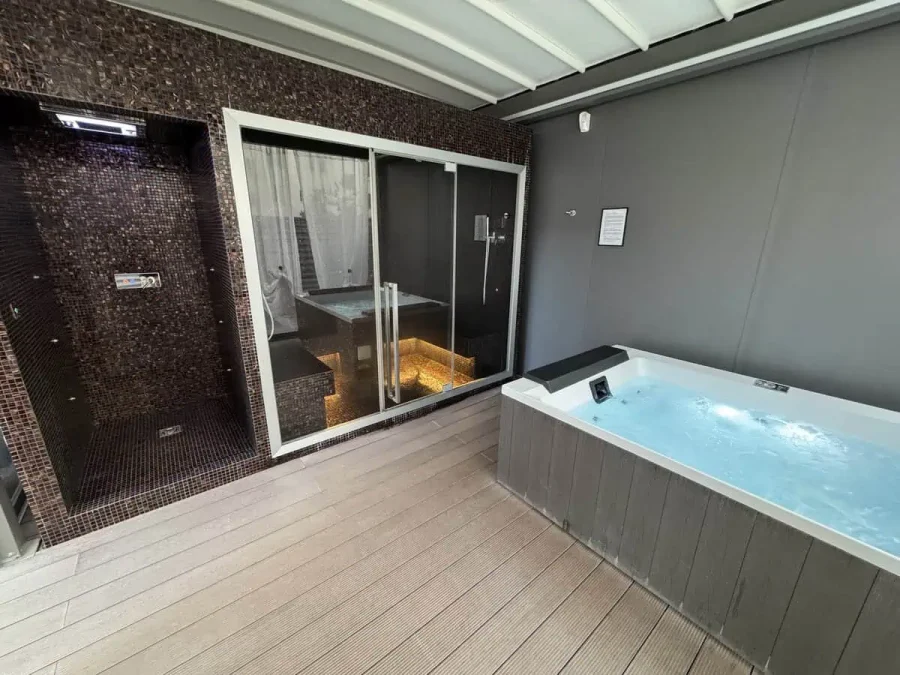 The Spring House_Outdoor Area_04-Shower and Hot Tub