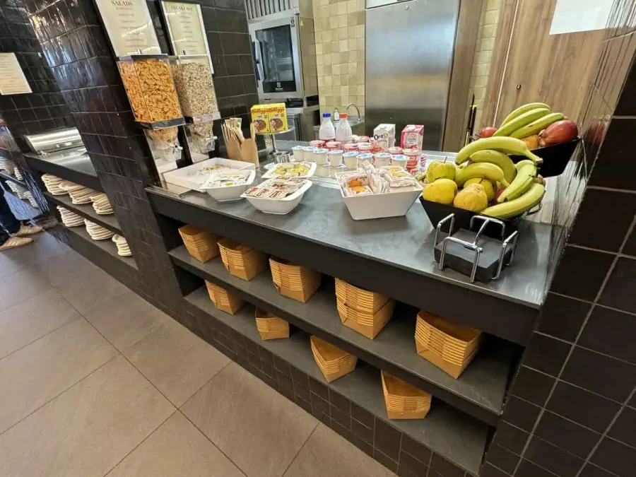 FCO Prima Vista Portus Lounge_Food Drink_01-Cereal Fruit