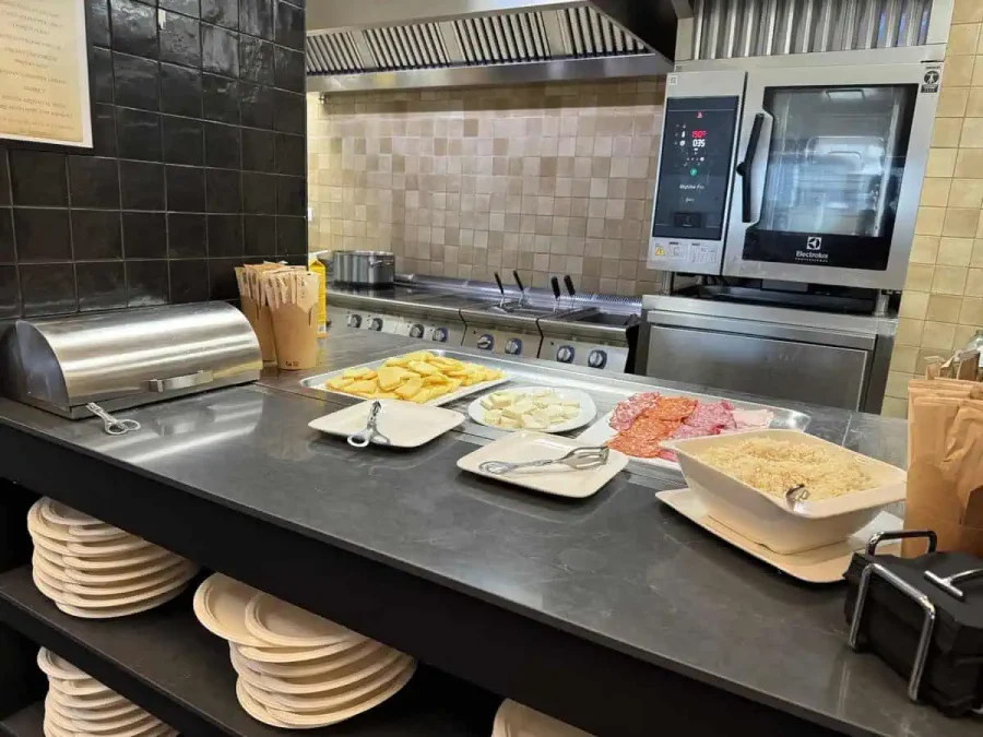 FCO Prima Vista Portus Lounge_Food Drink_02-Cheese Slice Meat