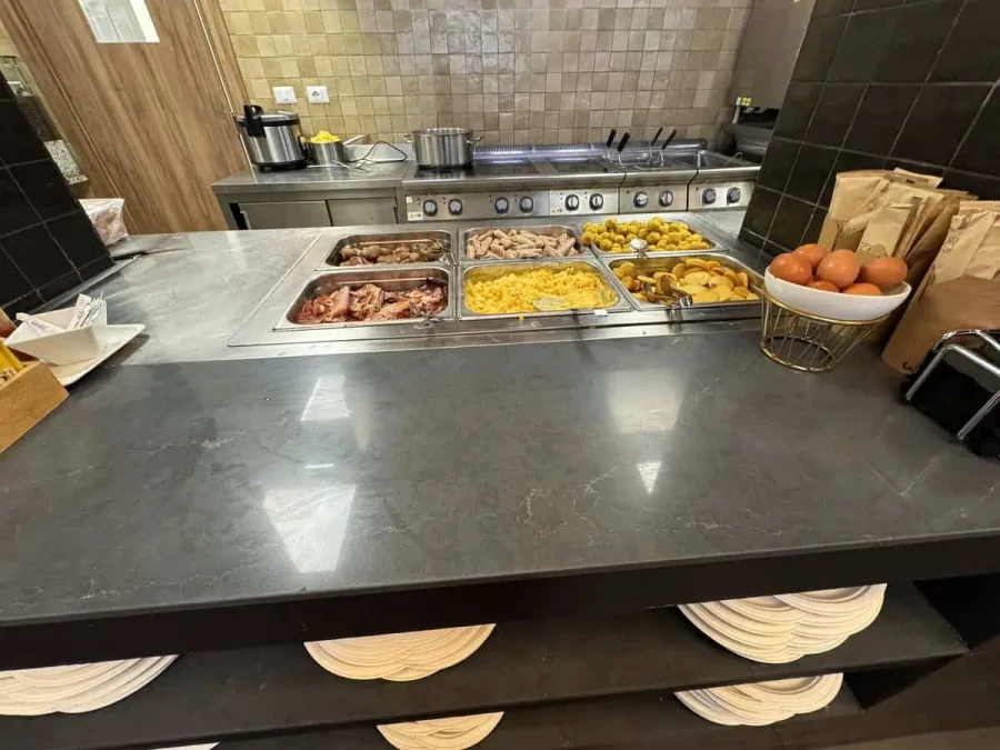 FCO Prima vista Portus Lounge_Food Drink_03-Hot Foods