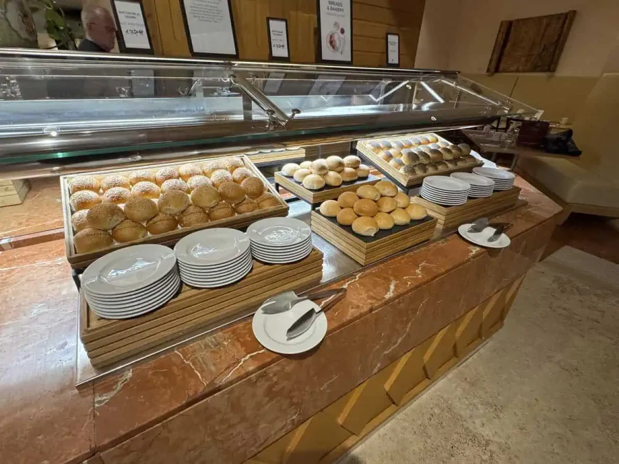 Hilton Rome Airport_Breakfast_05-Breads