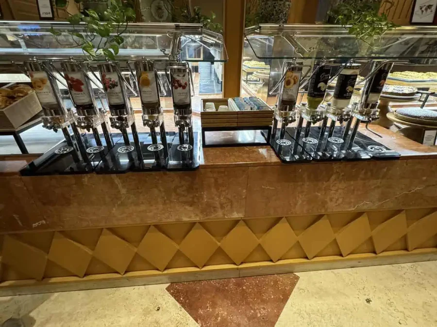 Hilton Rome Airport_Breakfast_14-Juices