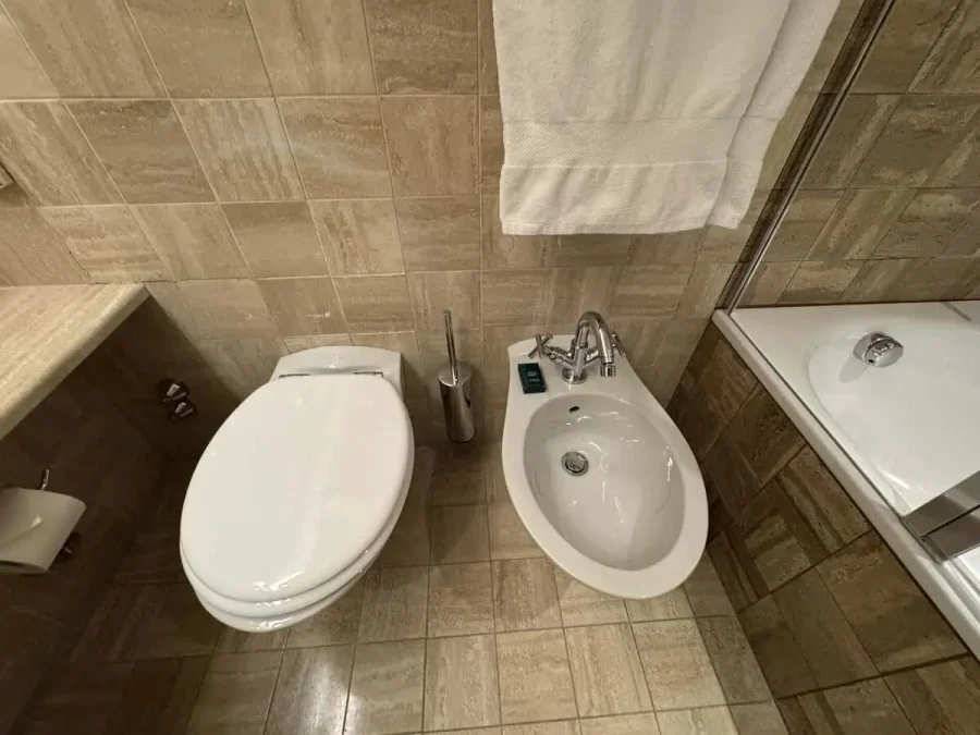 Hilton Rome Airport_Executive Bathroom_03-Toilet Bidet