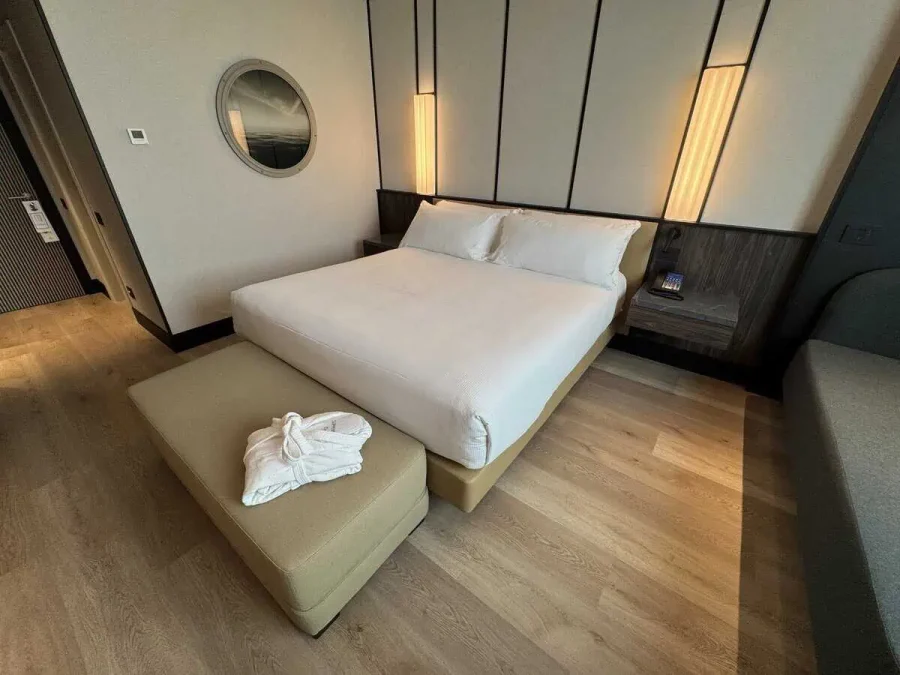 Hilton Rome Airport_Executive Room_07-Bed