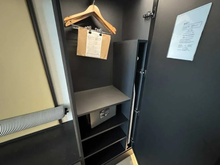 Hilton Rome Airport_Executive Room_09-Closet Features