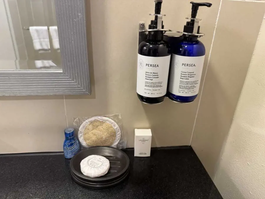 Hilton San Salvador_Bathroom_03-Sink Amenities