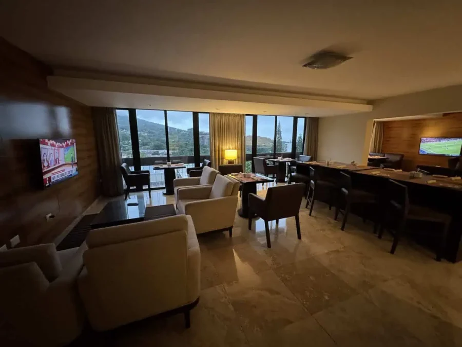 Hilton San Salvador_Executive Lounge_01-Space