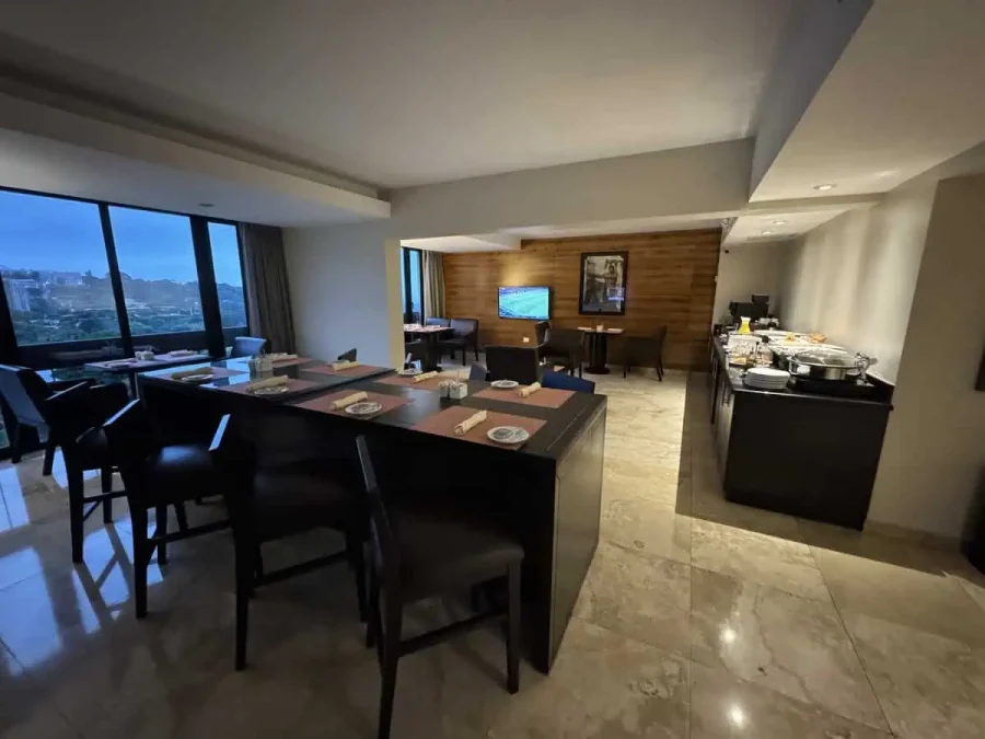 Hilton San Salvador_Executive Lounge_02-Space