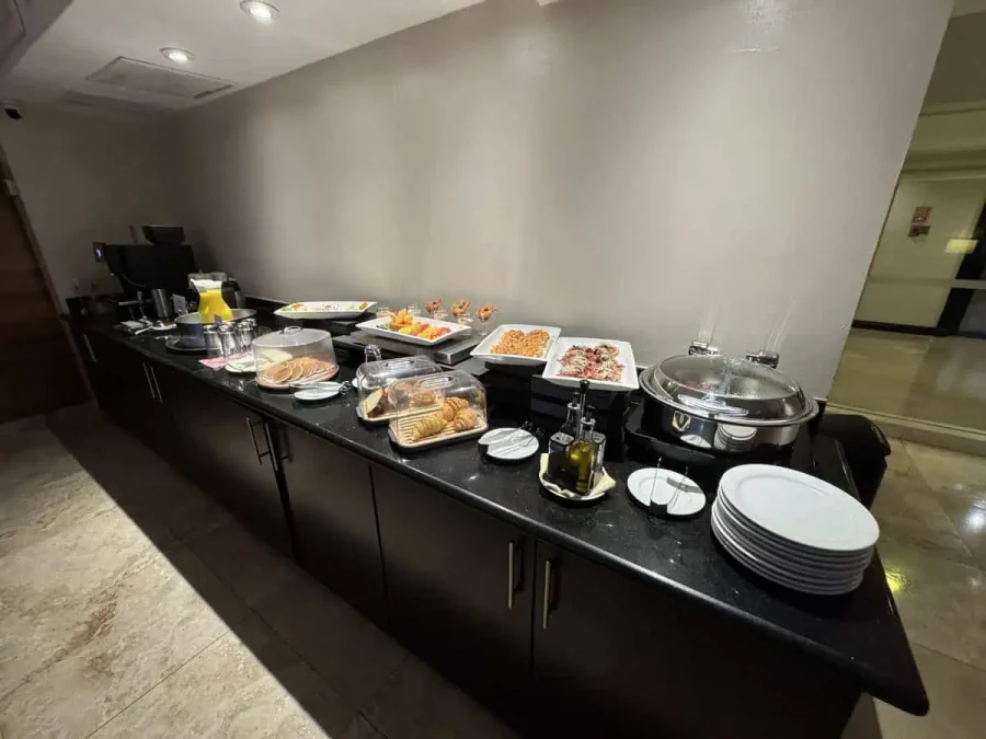 Hilton San Salvador_Executive Lounge_10-Breakfast Spread