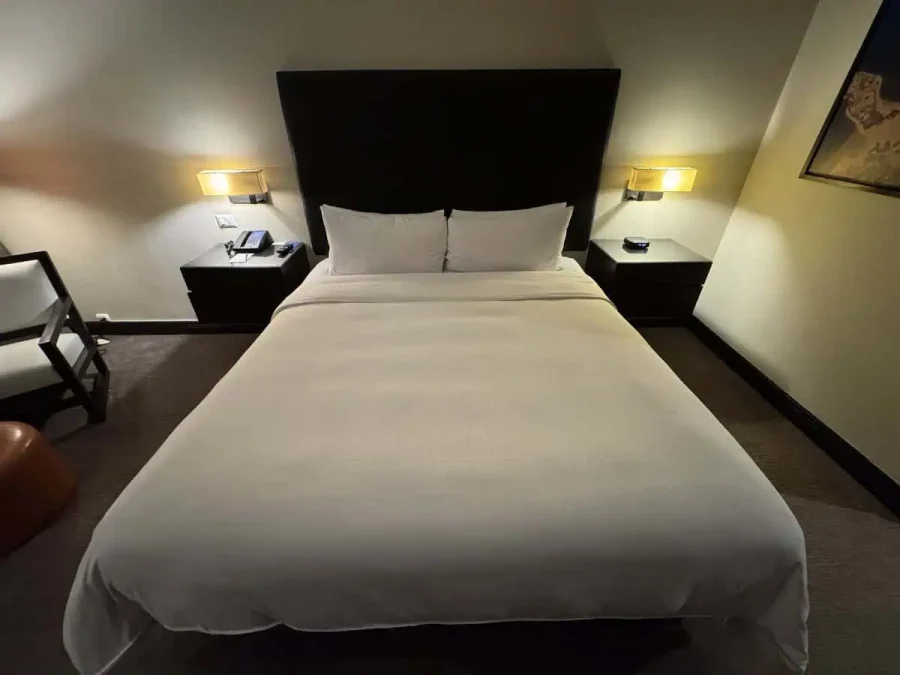 Hilton San Salvador_Executive Room_06-Bed