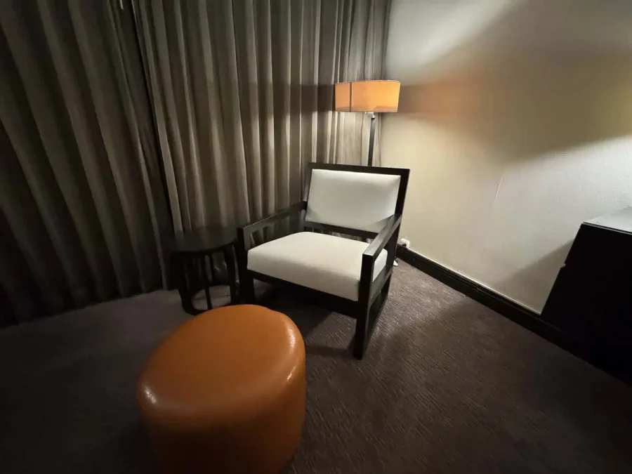 Hilton San Salvador_Executive Room_07-Lounge Chair