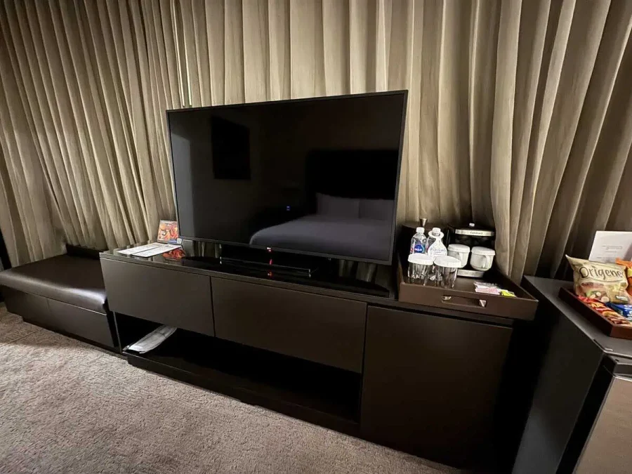 Hilton San Salvador_Executive Room_12-TV