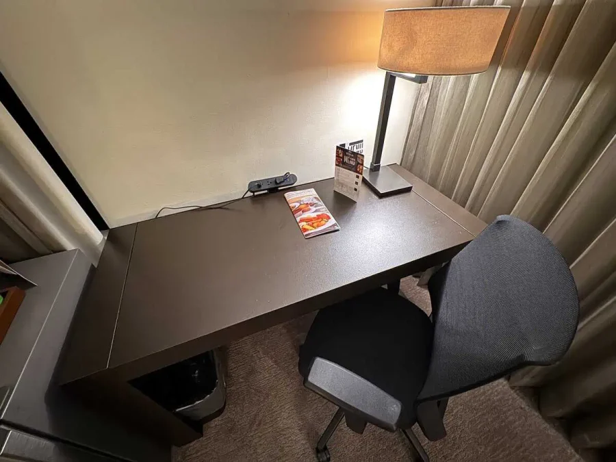 Hilton San Salvador_Executive Room_17-Desk and Chair