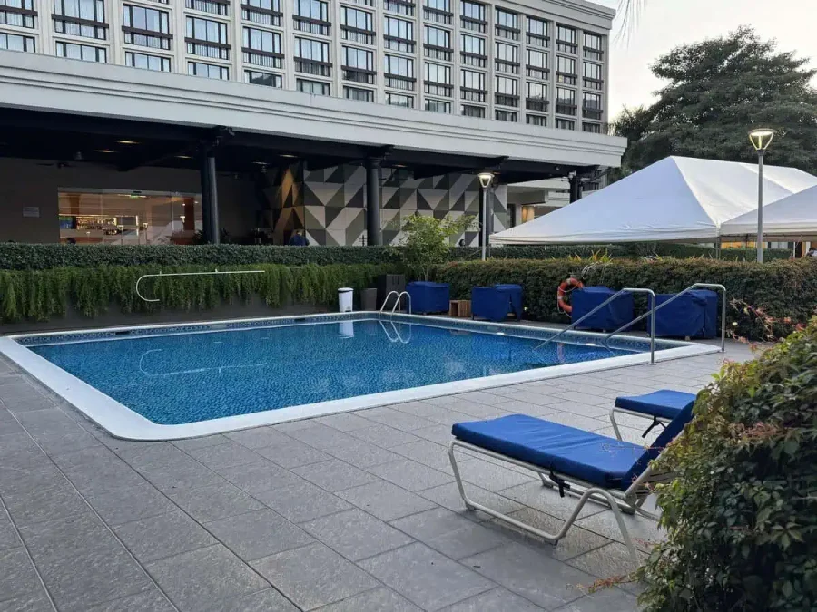 Hilton San Salvador_Pool_01-Cornerview