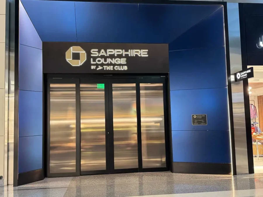 02_Chase Sapphire Lounge_01_Front Entrance