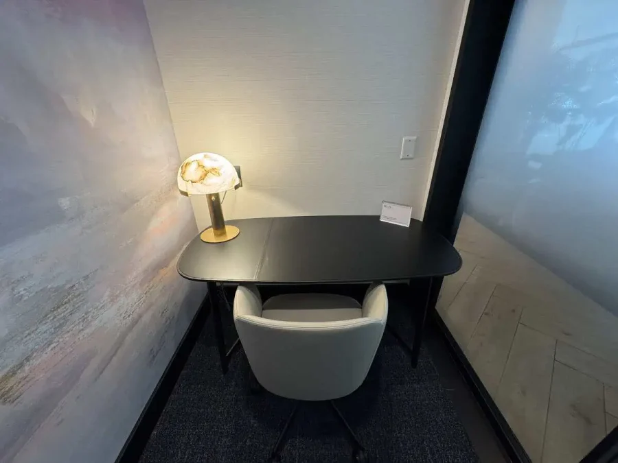 02_Chase Sapphire Lounge_13_Phone Room