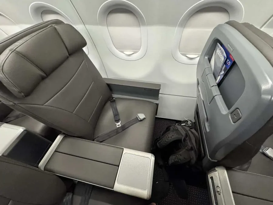 04_American Airlines A321 First Class_01_MiQ Seat