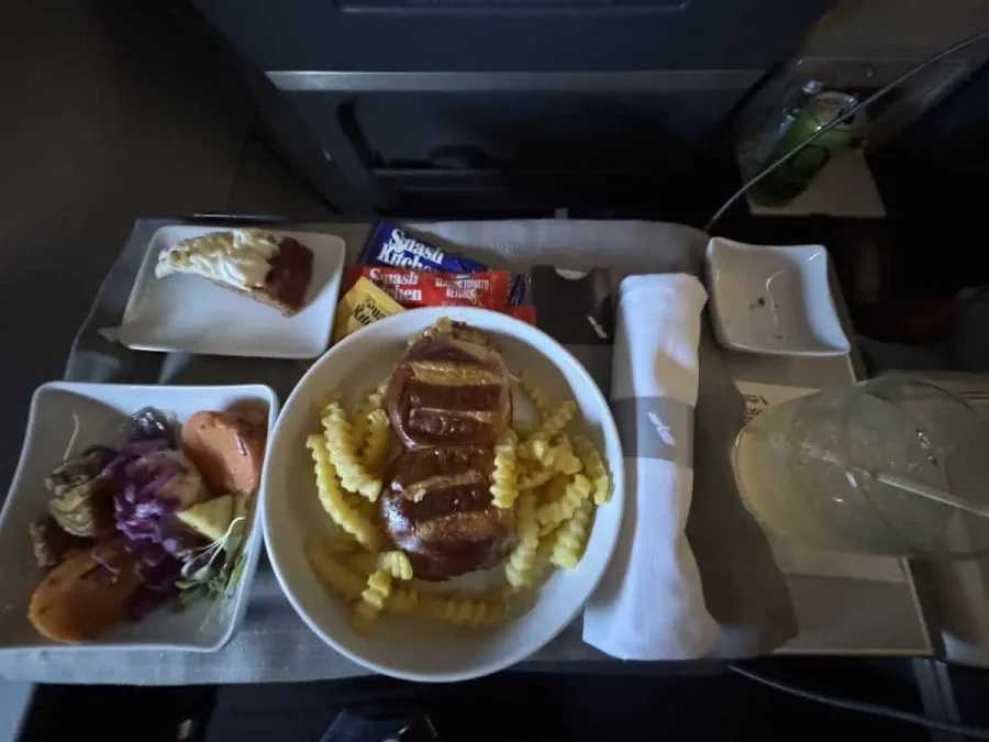 06_American Airlines A321 First Class Food_03_Sliders